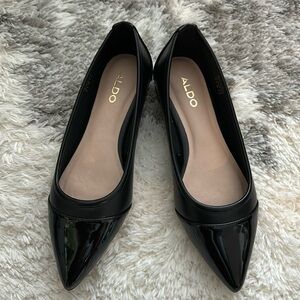 Also Women’s Black and Gold Flats Sz 6